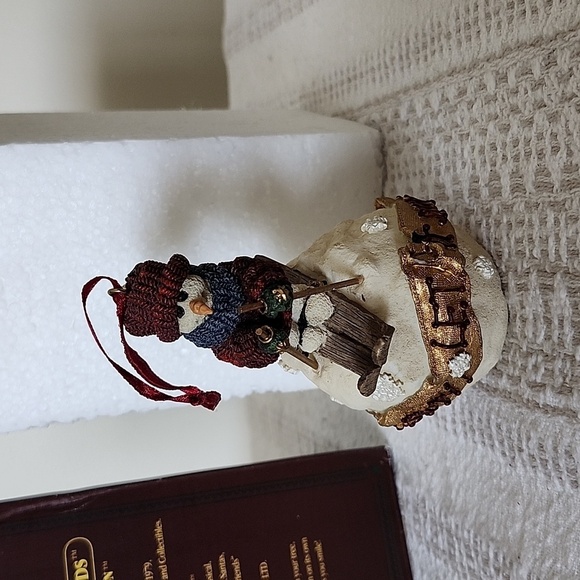 Boyds Bears Let It Snow 1997 Skiing Snowman Christmas Ornament. - Picture 2 of 5